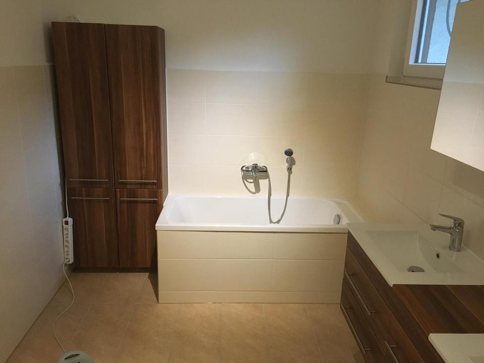 Sonnige 5-Zimmer-Wohnung mit Wallbox fürs E-Auto und großer Einbauküche – Bild 8