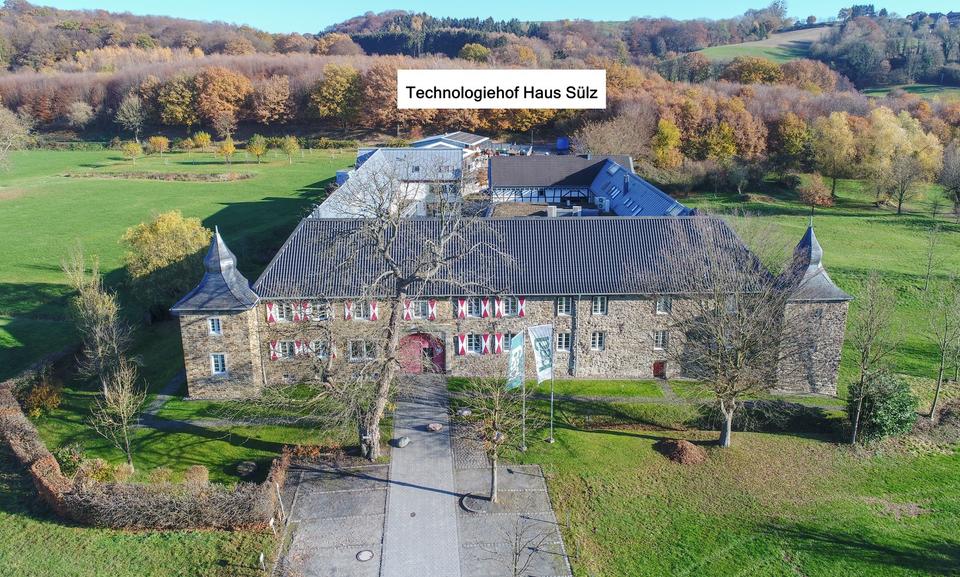 Büro im Burggebäude mit 77m² zu vermieten