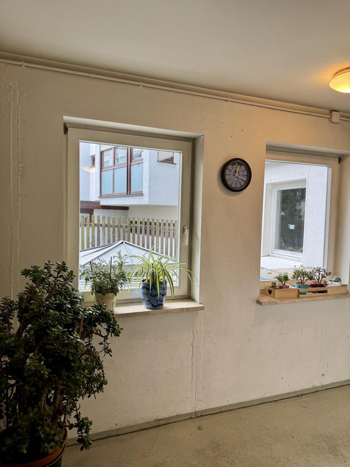 Lichtdurchflutete zentrale 3-Zi.-Wohnung mit hohen Decken und großer Loggia – Bild 11