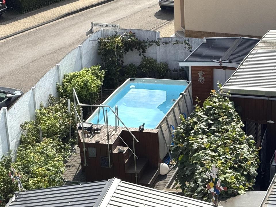Bezugsfertiges Einfamilienhaus mit Pool, Einbauküche und Carport für zwei PKW – Bild 14