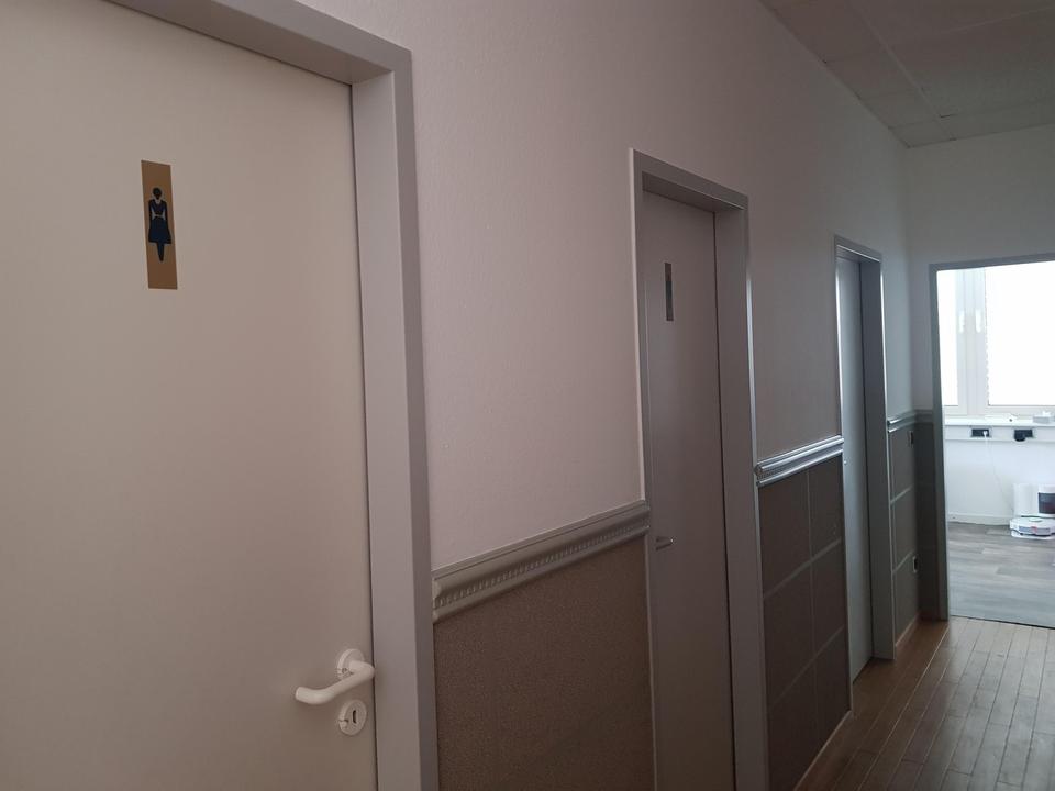 Flachdachhalle, Büros – Bild 11