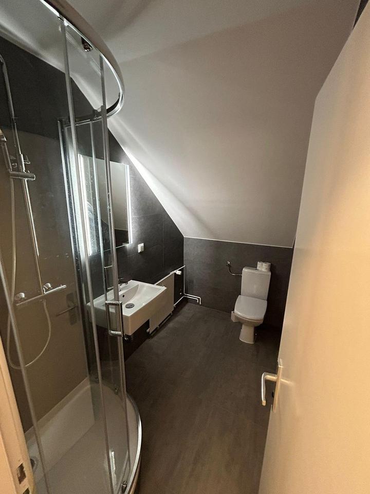 Moderne 3-Zimmer in beliebter Lage mit Einbauküche & Stellplatz – Bild 4