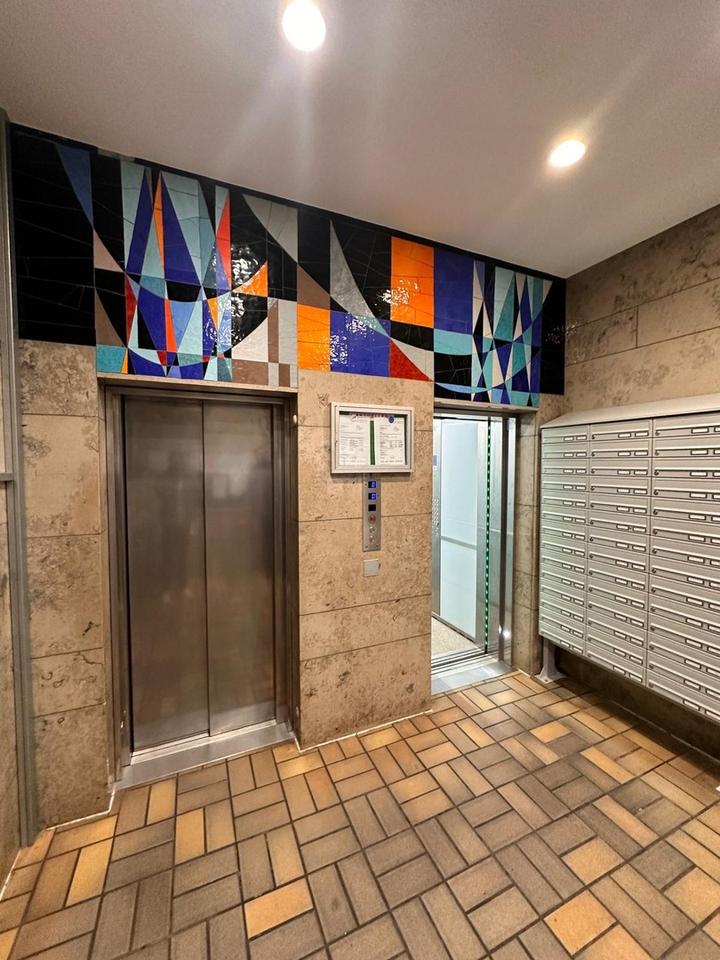 Helle 3-Zimmer-Wohnung mit Balkon direkt an der U-Bahn – Bild 10