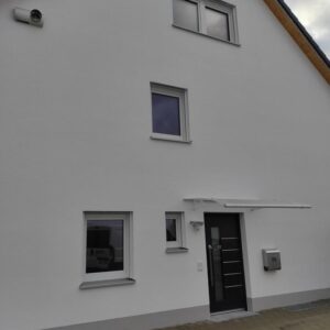 Neuwertige DHH nähe Saturarena