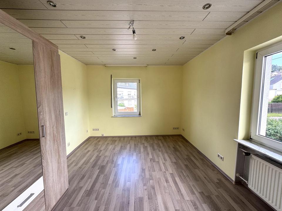 Bezugsfertiges Einfamilienhaus mit Pool, Einbauküche und Carport für zwei PKW – Bild 32