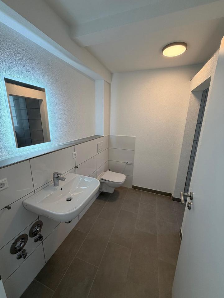 Wunderschöne kernsanierte Büroräume/Praxis mit 5 Zimmer im Erdgeschoss – Bild 8