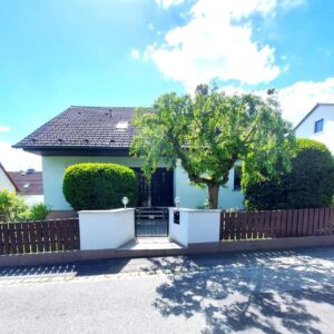 Provisionsfreies Mehrgenerationenhaus in Top-Lage von Cadolzburg mit Garten, 5 Schlafzimmer und ELW