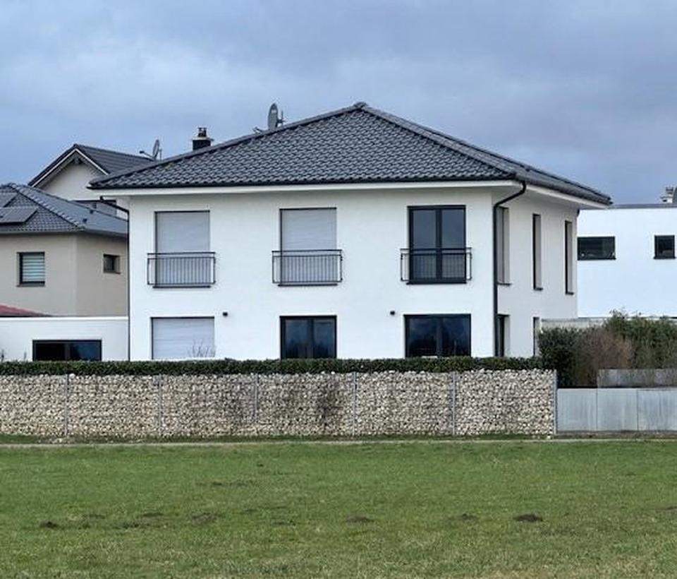 Stadtvilla mit Pool und Alpensicht, in einer ruhigen, attraktiven und Traumhaften Lage von Markdorf – Bild 3