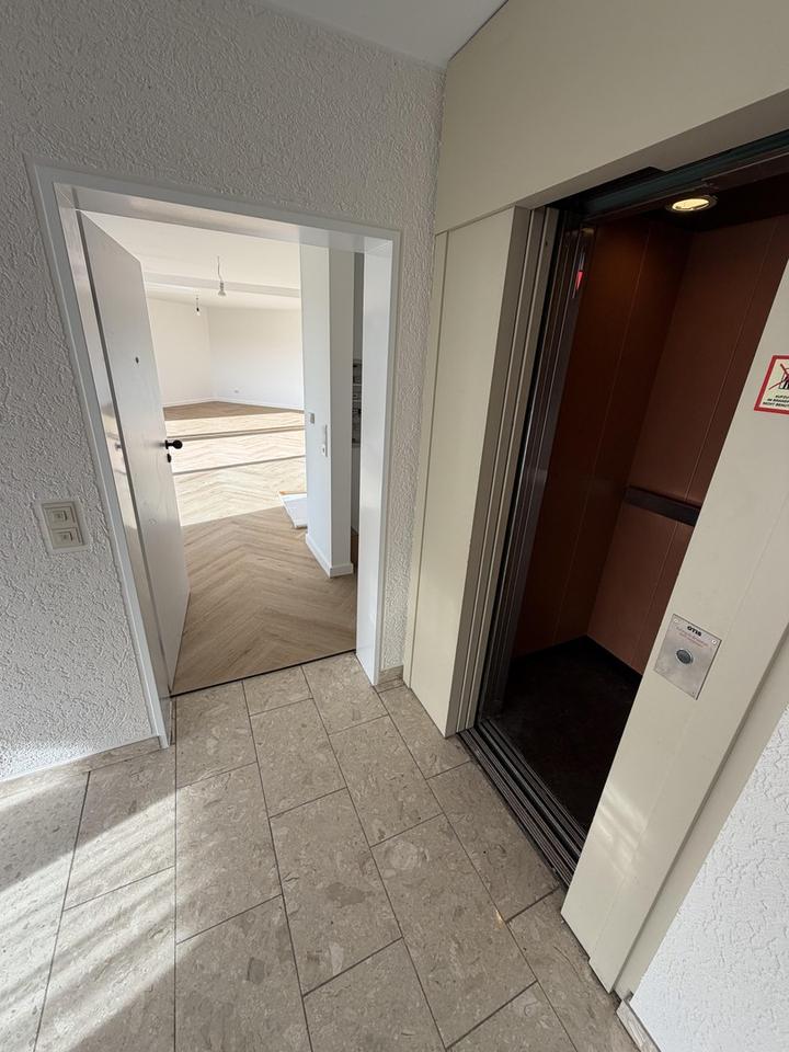 ***Renovierte Penthouse Eigentumswohnung 3,5 Zimmer 120 m2 Zentral Aufzug*** – Bild 20