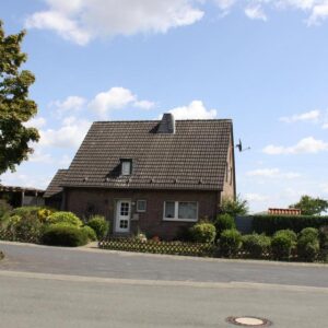 Alles was das Herz begehrt - Freistehendes Ein-/ Zweifamiliendomizil mit paradiesischem Garten