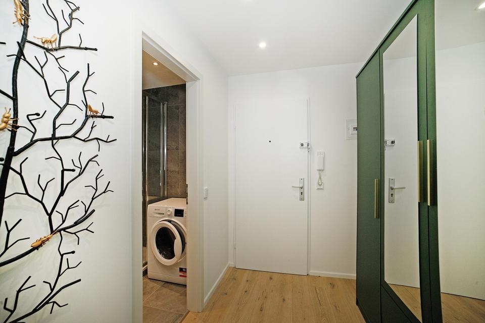 Apartment mit Balkon und EBK - komplett saniert und möbliert – Bild 5