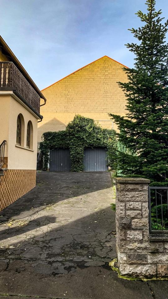 Großzügiges Zweifamilienhaus mit ausgebautem DG, 10 Zimmer, 2 Garagen – ideal für Mehrgenerationen – Bild 4