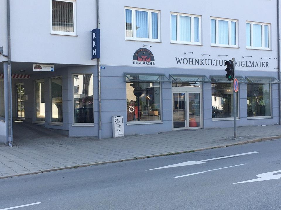 Repräsentative Ladeneinheit mit 32m Schaufensterfront in 1A Lage von Deggendorf – Bild 2
