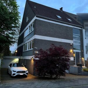 Unterbilk-Jackpot: Perfekt aufgeteilte Wohnung mit Klima, Riesen-Balkon & eigener Garage