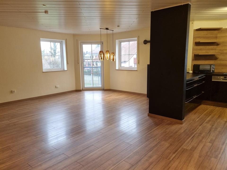 Moderne Wohnung mit 2 Balkonen in Ortsrandlage! – Bild 3