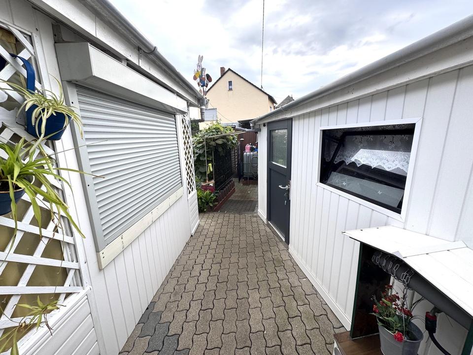 Bezugsfertiges Einfamilienhaus mit Pool, Einbauküche und Carport für zwei PKW – Bild 9