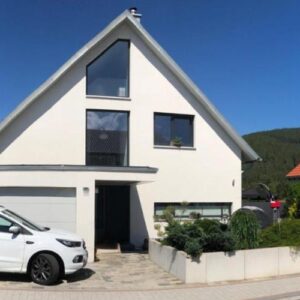 Einfamilienhaus mit Einliegerwohnung und Pool