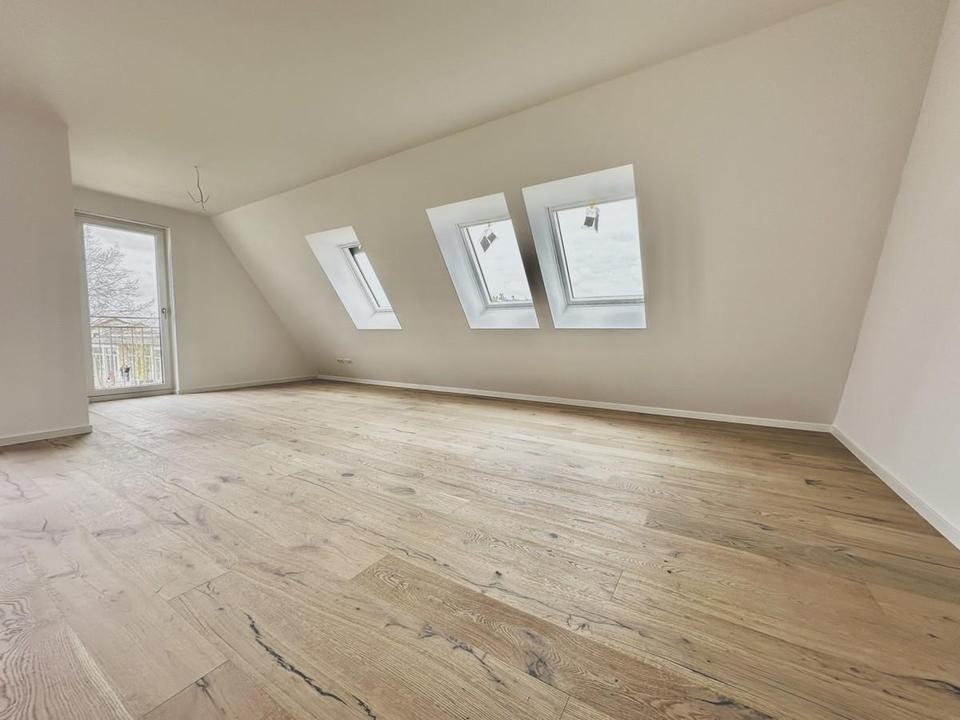 3-Zimmer Dachgeschosswohnung mit großzügigem Wohnbereich – Bild 4