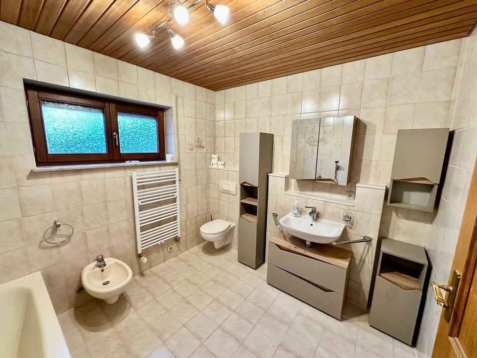 Spacious 150 m² Apartment with Stunning Green Views & Swabian Alb Panorama – Bild 3