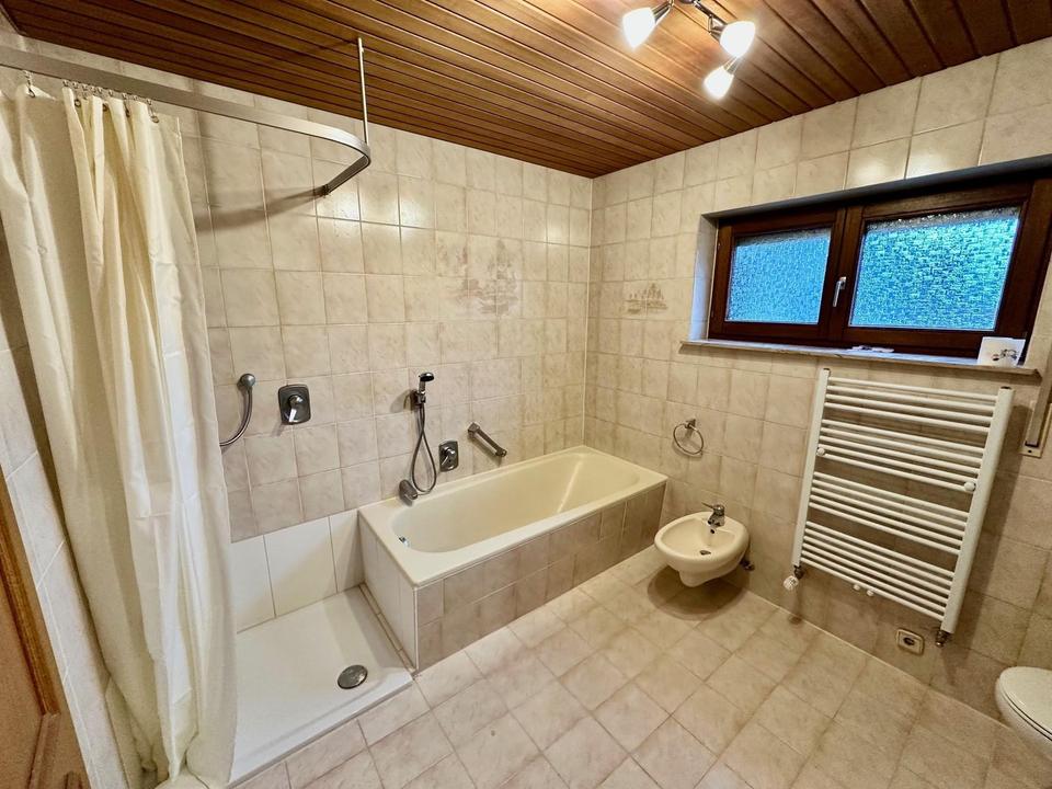 Spacious 150 m² Apartment with Stunning Green Views & Swabian Alb Panorama – Bild 4