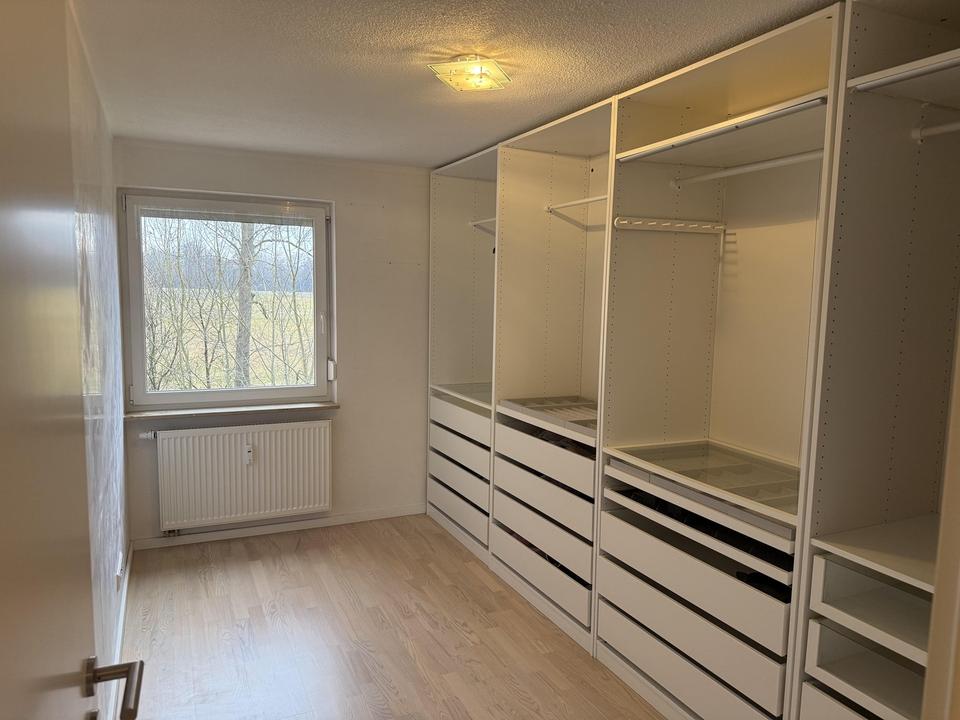 Bezugsfertige 3-Zi.-Wohnung in Gomaringen, top renoviert, Balkon, TG & Aufzug – Bild 12