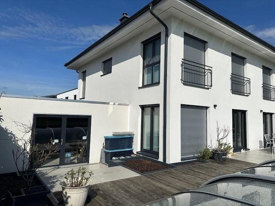 Stadtvilla mit Pool und Alpensicht, in einer ruhigen, attraktiven und Traumhaften Lage von Markdorf – Bild 2