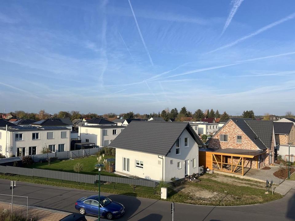 Neubau-Erstbezug: Süd-West-Dachgeschosswohnung mit Balkon, Stellplatz & Aufzug – Bild 5
