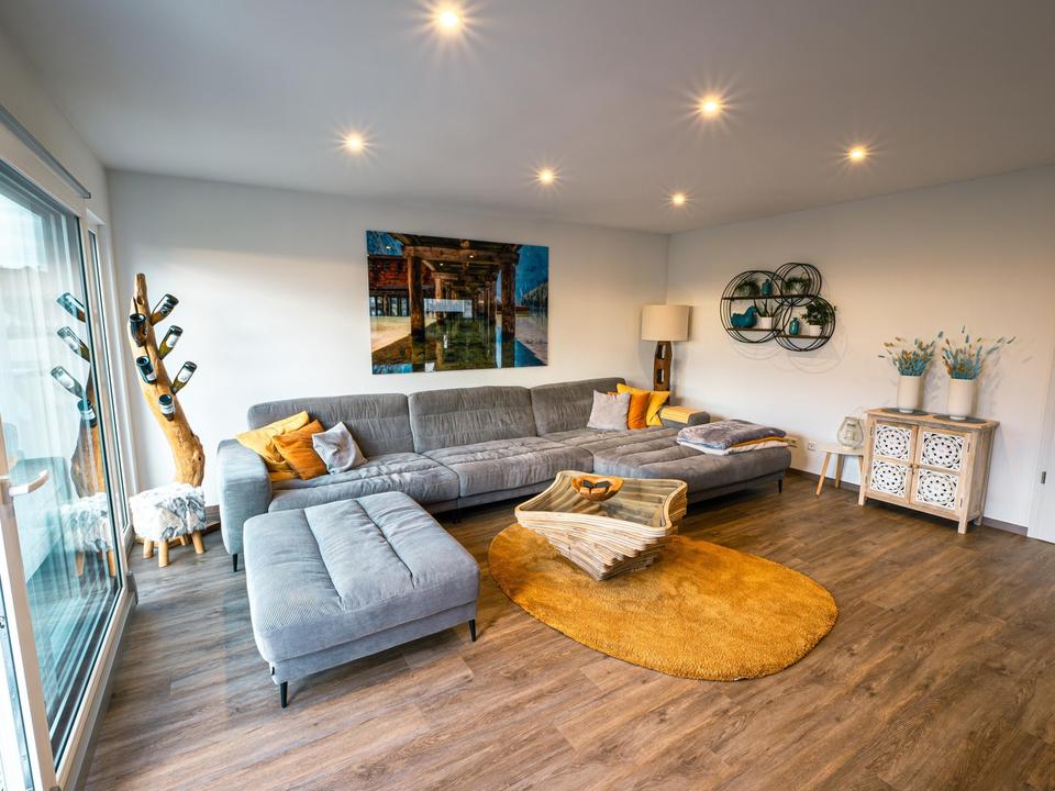 Moderne Stadtvilla (Bj. 2020) | A+ | PV & Speicher | Sauna | Waldblick | sofort bezugsfrei – Bild 3