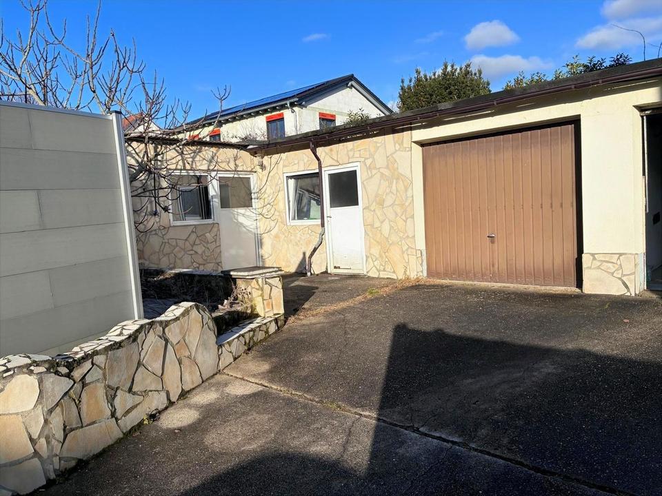 Sonnige 4-Zimmer-Familienwohnung am Feldrand – 2023 top renoviert + DG-Ausbaureserve – Bild 2