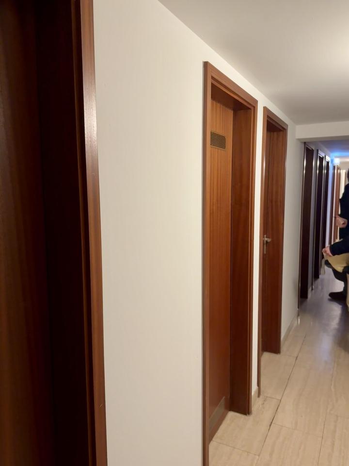 Lichtdurchflutete zentrale 3-Zi.-Wohnung mit hohen Decken und großer Loggia – Bild 14