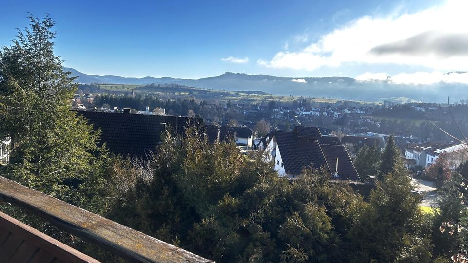 Haus mit viel Licht, Platz und Aussicht. Auch als Generationenhaus oder mit Praxis geeignet. – Bild 4