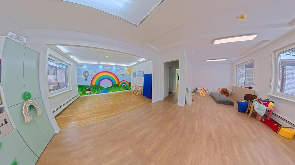 Renovierte KiTA-Immobilie mit großem Garten