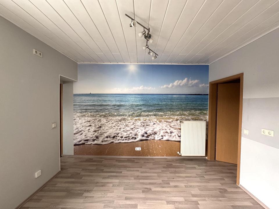 Bezugsfertiges Einfamilienhaus mit Pool, Einbauküche und Carport für zwei PKW – Bild 35