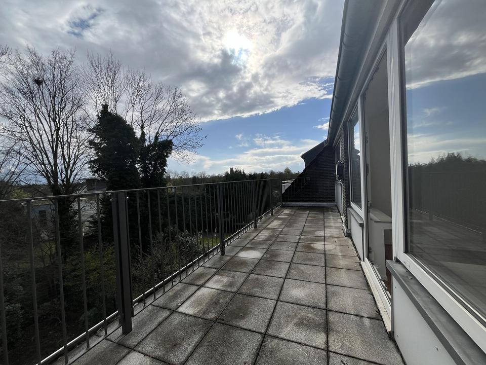 Unterbilk-Jackpot: Perfekt aufgeteilte Wohnung mit Klima, Riesen-Balkon & eigener Garage – Bild 5