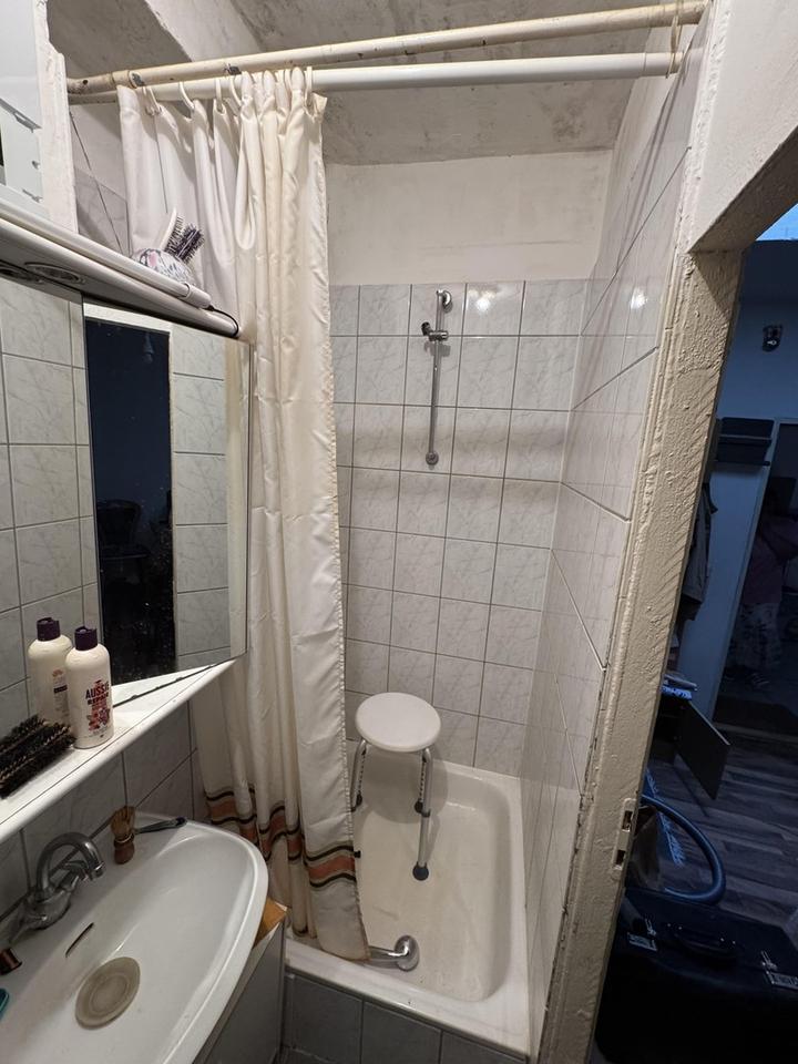 Möblierte und renovierte 2,5- Zimmerwohnung zu vermieten – Bild 12