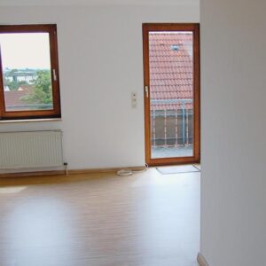 Charmante Dachgeschosswohnung in der Fußgängerzone mit Balkon & Blick aufs Hundertwasser-Design-Haus