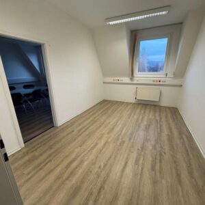 Bürovermietung im Dachgeschoß – Zentrale Lage mit Top-Infrastruktur