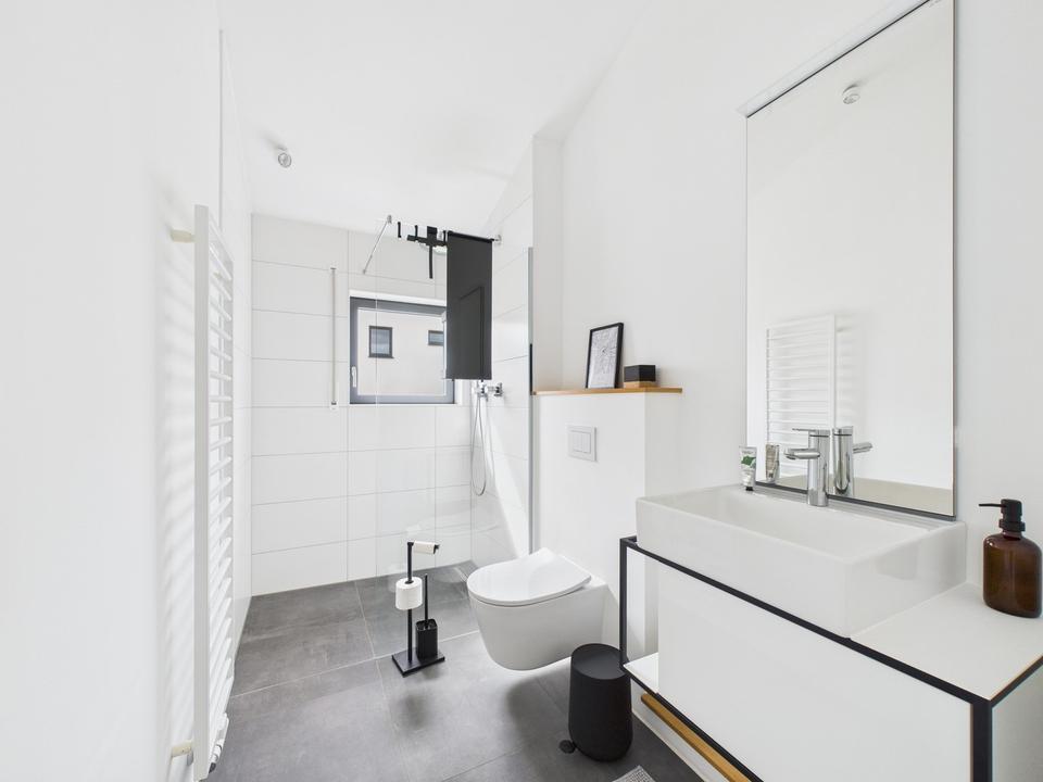 Modernes Einfamilienhaus am Waldrand - einfach einziehen! – Bild 17