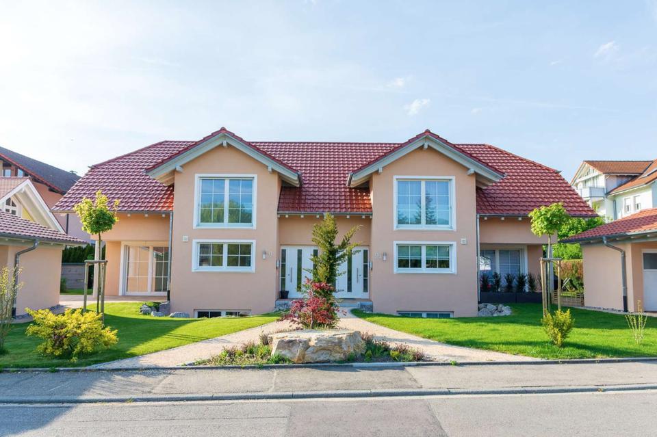 Luxuriöse, neuwertige Doppelhaushälfte im modernen Landhausstil