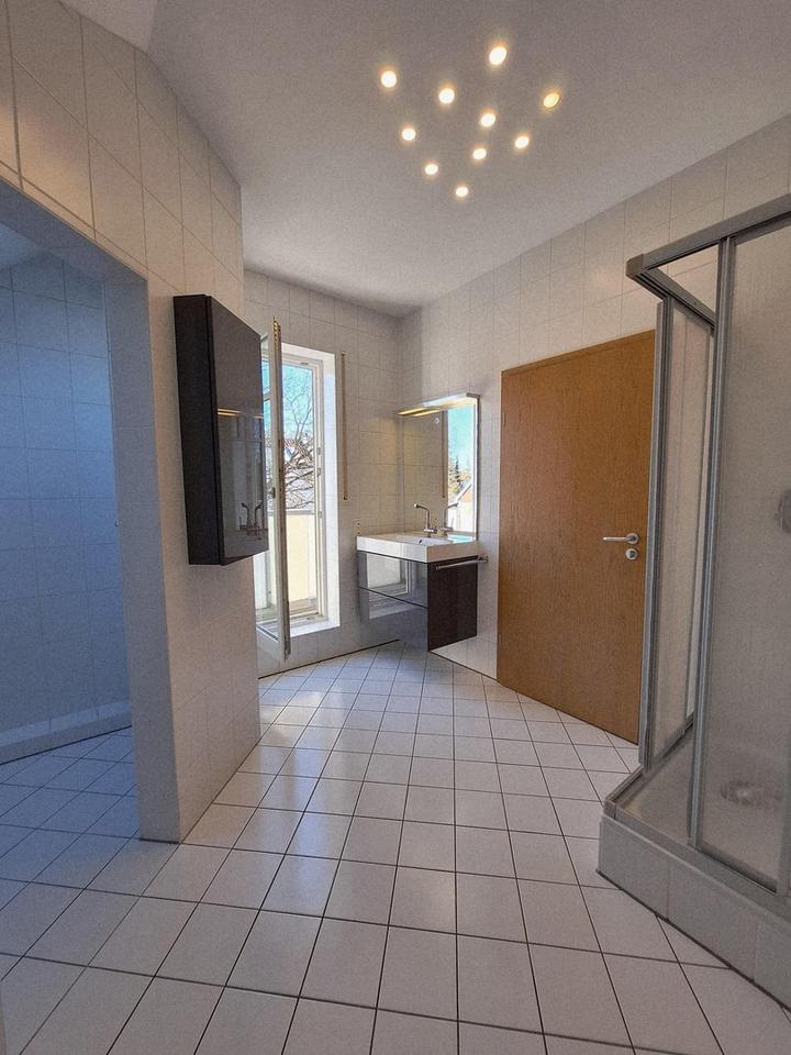 Helle Dachwohnung mit Südterrasse und Blick ins Grüne – Bild 10