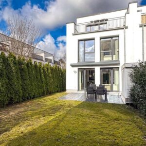 Moderne Doppelhaushälfte mit 5 Zimmern, Garten und Dachterrasse in Hamburg-Langenhorn