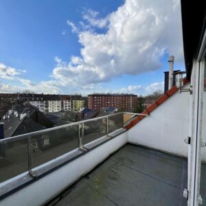 Helle 2,5-Zimmer-Wohnung mit Balkon & ausgebautem Spitzboden!