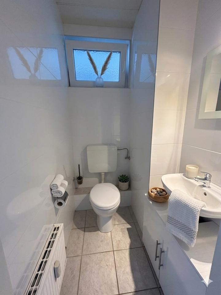 Sonnige 3-Zimmer-Wohnung mit 2 Balkonen und Fernblick plus Stellplatz in Kerpen – Bild 9