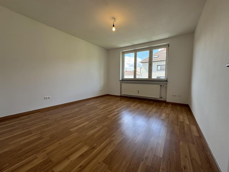 Charmante, großzügige 2-Zimmer-Wohnung mit Balkon in bester Lage auf der Berger Straße. – Bild 13