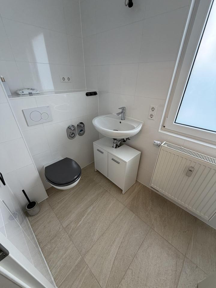 Helle freundliche 2 Zimmer Wohnung mit Einbauküche und Garten – Bild 6