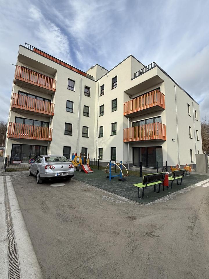 Traumhafte 4 Zimmer Wohnung mit Dachterrasse, Klimaanlage, Jalousie, B16 – Bild 2