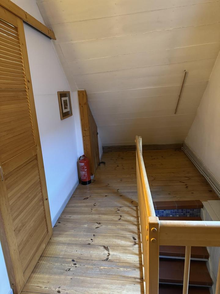 Haus mit zwei Wohneinheiten und einem separaten großen Garten – Bild 19