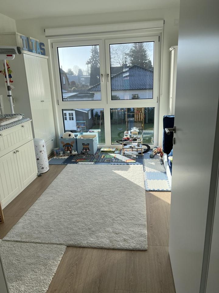 Neuwertiges Einfamilienhaus mit schönem Garten in privater Anliegerstraße – Bild 11