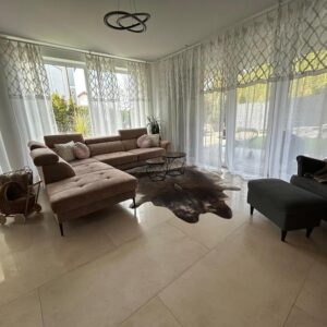 Offene und großzügige 3,5-Zimmer-Wohnung mit Garten & Kamin