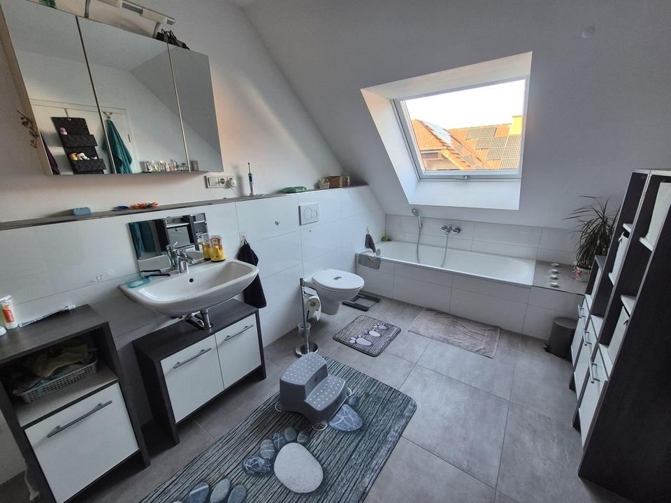 ** 4-Zimmer-Wohnung mit Balkon ** in Höchst ** – Bild 6